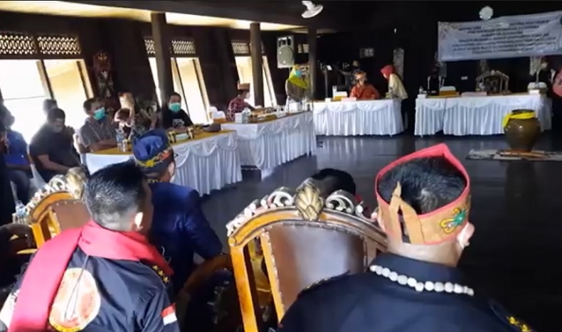 Gusur Makam Leluhur Dayak, Perusahaan Sawit Disidang Adat dan Denda Rp300 Juta