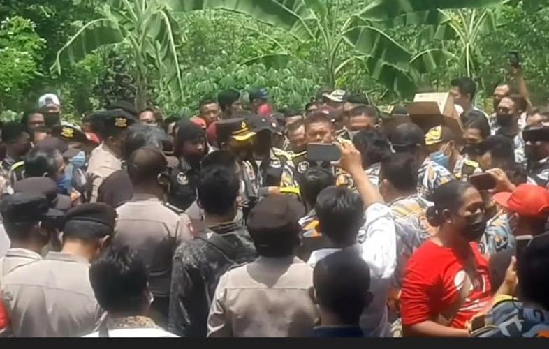 Eksekusi Rumah di Pekalongan Ricuh, Polisi Bersitegang dengan Anggota Ormas
