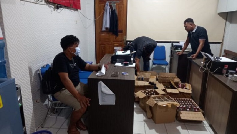 Polisi Tangkap Penjual Miras dan Ratusan Minuman Botol Bermerek di Jayapura