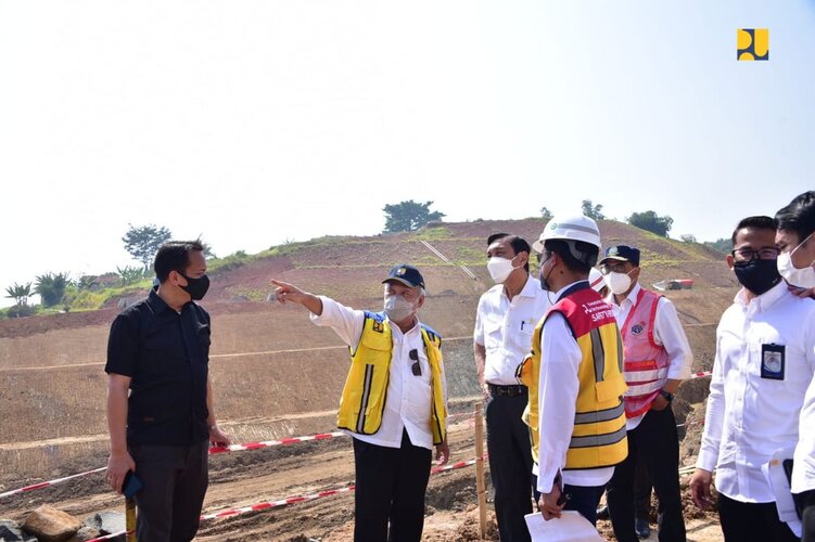 Tinjau Tol Cisumdawu, Menteri PUPR Pastikan Operasional Awal 2022 