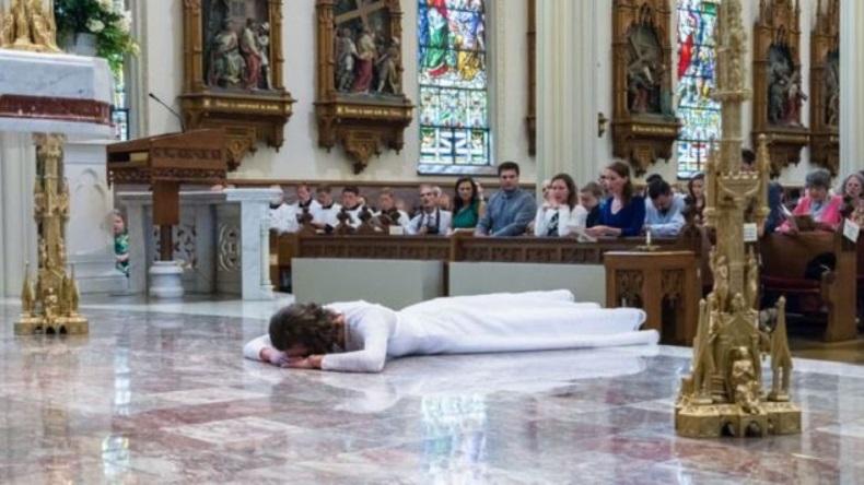 Guru Cantik Ini Putuskan 'Nikah' dengan Yesus Kristus, Begini Kisahnya