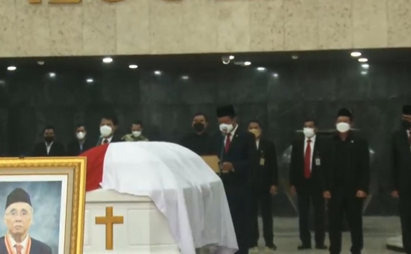 Diserahkan ke Pimpinan DPD, Jenazah Sabam Sirait Disemayamkan di Parlemen