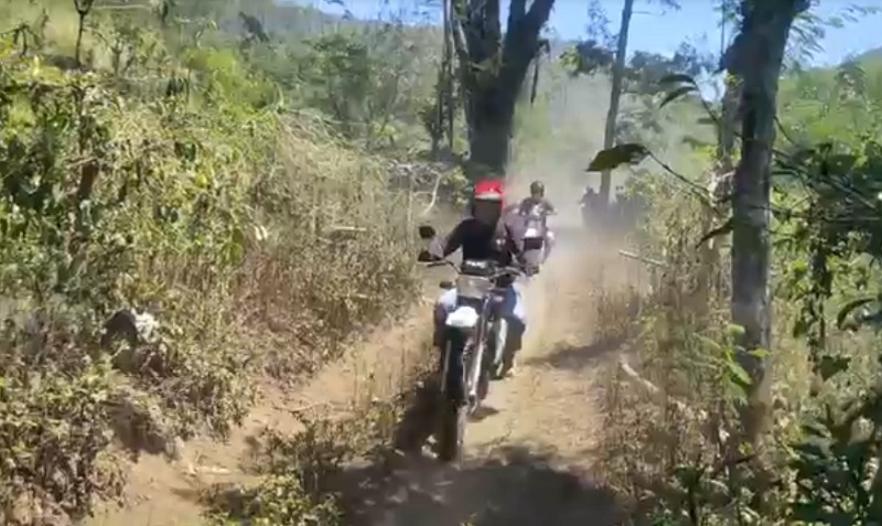 Komunitas Trail Tua Taklukkan Perbukitan Ijen yang Instagrammable 
