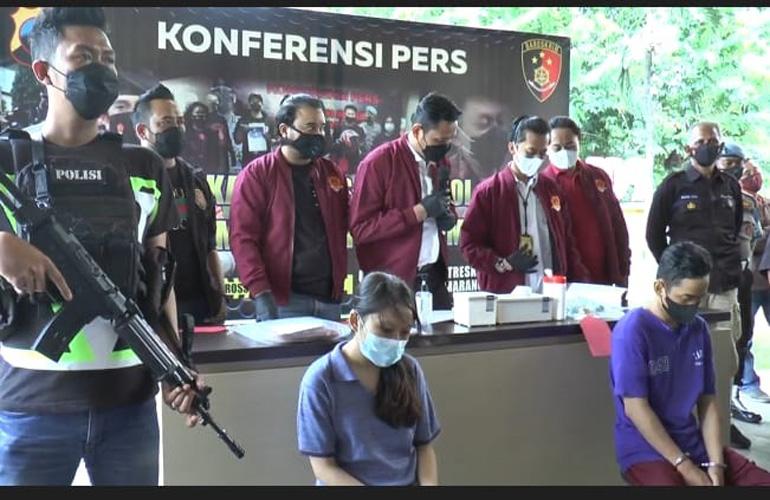 Pasangan Kekasih Ini Jerat Leher Bayinya hingga Tewas