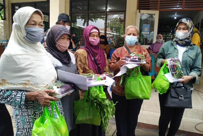 Unik, Peserta Vaksinasi di Kulonprogo Diberi Hadiah Paket Sayuran