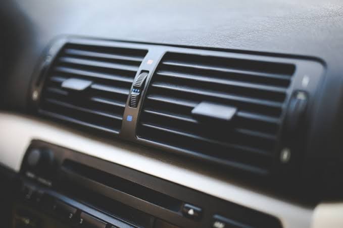 5 Penyebab AC Mobil Tidak Dingin Hanya Keluar Angin, Ini yang Harus Dicek