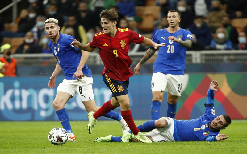 Gavi Tak Grogi Lawan Jorginho-Verratti: Seperti Main di Halaman Sekolah 