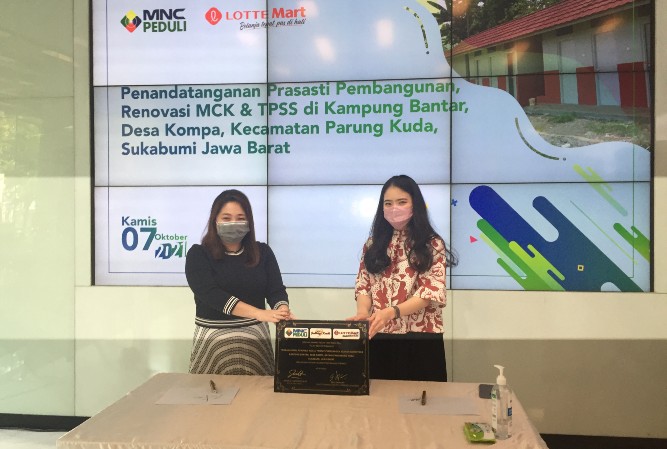  MNC Peduli Bersama Lotte Mart Bangun MCK Komunal untuk Warga Desa Kompa