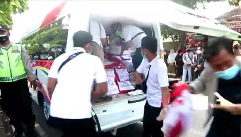 Antusiasme Warga Bali Menanti Kedatangan Jokowi, Senang Dapat Bantuan Sembako Presiden