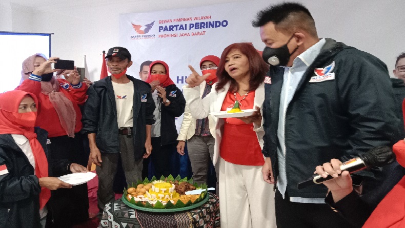 HUT ke-7 Perindo, Pengurus dan Kader se-Jabar Potong Tumpeng