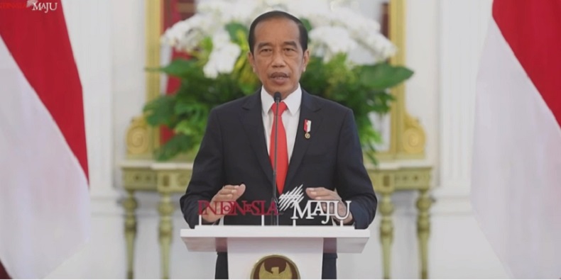 Jokowi Bicara soal Masyarakat Bawah yang Tertipu dan Terjerat Bunga Tinggi Pinjol
