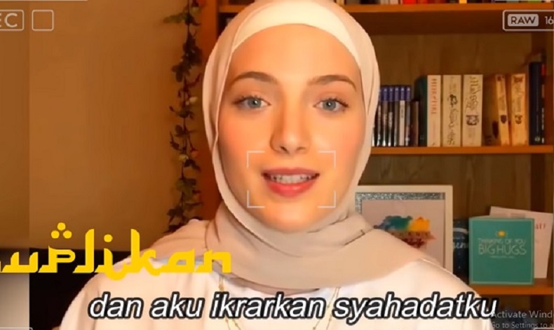 Kisah Mualaf Bule Inggris, Sejak Lahir Dibesarkan Tanpa Agama oleh Orang Tua