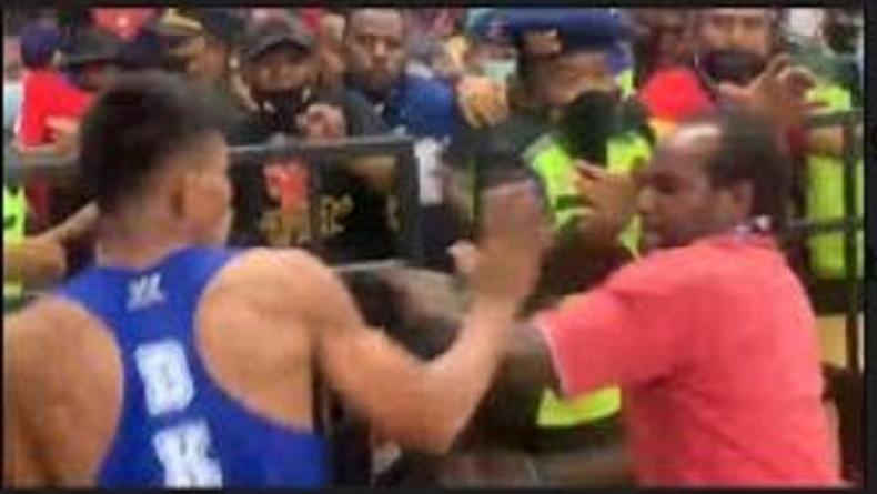 Ricuh Pertandingan Tinju PON Papua, Atlet dan Relawan Baku Hantam