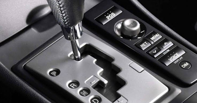 7 Cara Mengendarai Mobil Matic dengan Mudah untuk Pemula