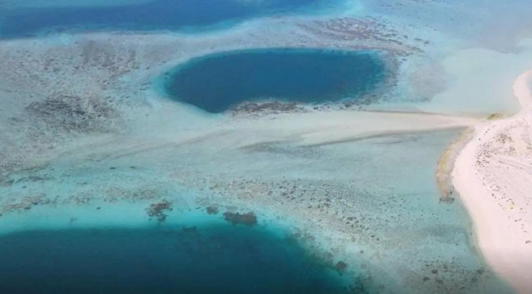 Ada Lubang Biru Raksasa di Laut Abu Dhabi, Luas 6 Kali Lapangan Bola