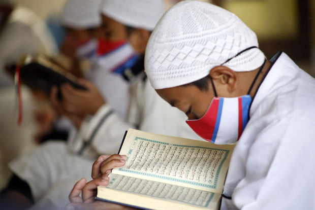 Hukum Bacaan Mad Badal, Pengertian & Contohnya dalam Ilmu Tajwid