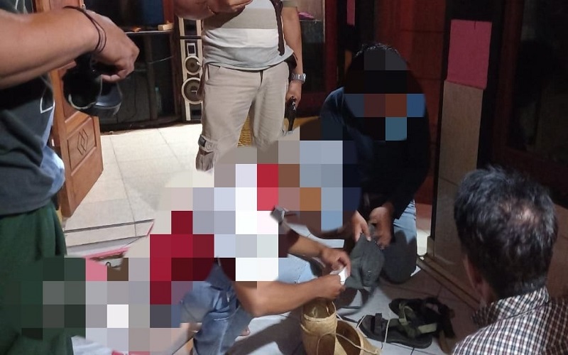 Tangkap Kakek Pengedar Narkoba, Polisi Malah Dilempari Batu hingga Luka Robek