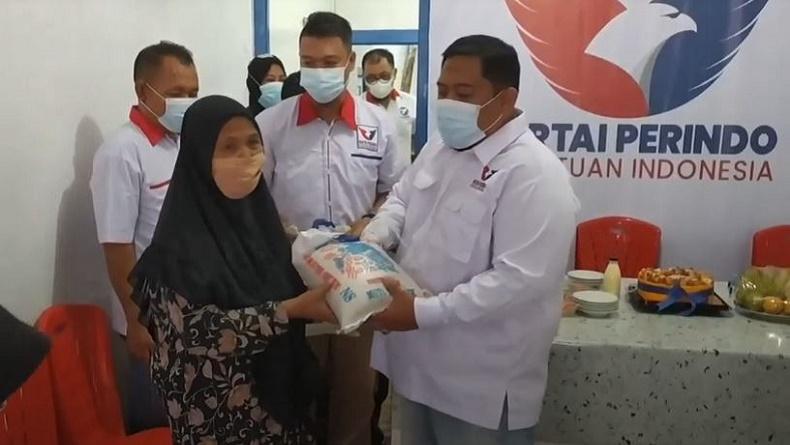 HUT ke-7, Perindo Tebingtinggi Berbagi Sembako ke Ratusan Warga Kurang Mampu