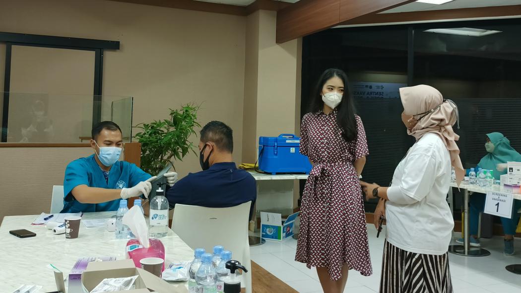 Tinjau Lokasi Sentra Vaksinasi MNC Peduli, Jessica Tanoesoedibjo: Kita Tekan Penyebaran Covid-19