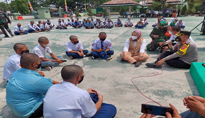 Cegah Tawuran, 100 Pelajar Bermasalah Dikumpulkan di Makodim 0604 Karawang
