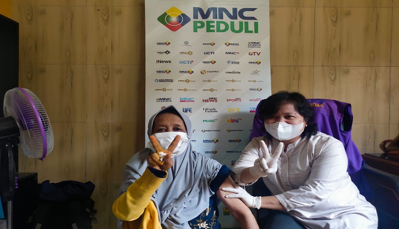 Tanpa Diantar, 2 Lansia Ini Semangat Ikut Vaksinasi MNC Peduli di Cipanas Cianjur