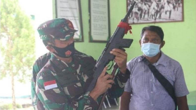 Simpatisan KKB Fernando Worabai Kembali ke Pangkuan NKRI, Serahkan 6 Pucuk Senjata Api