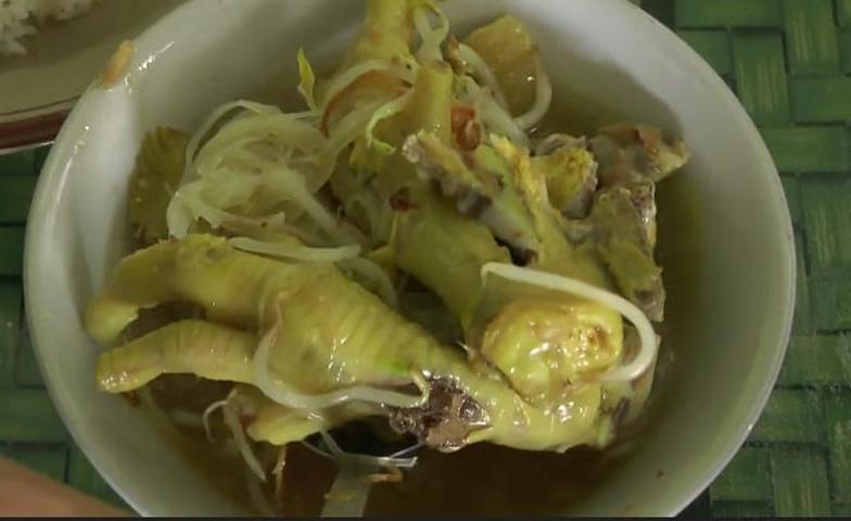 Nikmatnya Sensasi Soto Ranjau di Demak, Semangkok Berisi Ceker, Sayap dan Kepala Ayam