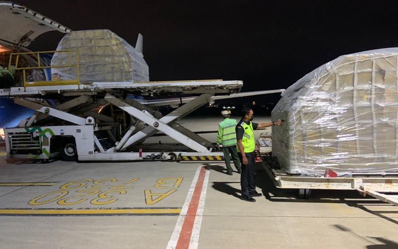 358.020 Dosis Vaksin Pfizer Tiba melalui Bandara Ahmad Yani Semarang