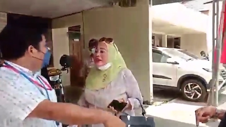 Video Viral Wakil Bendahara Sekolah Adu Mulut dengan Oknum LSM