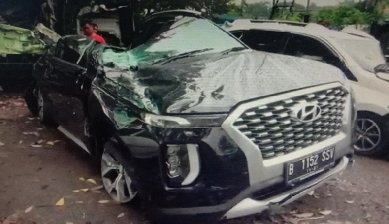 Truk Kontainer Terbalik Tewaskan Bos Indomaret di Tol Cipularang, Sopir Masih Diburu