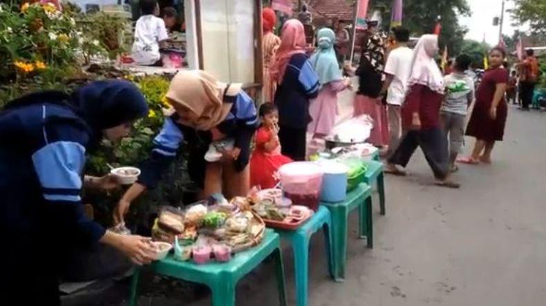 Sambut Maulid Nabi Muhammad, Warga di Kendal Gelar Tradisi Weh-Wehan 