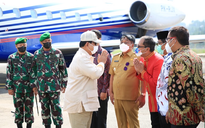 Wali Kota Makassar Sambut Kedatangan Menhan Prabowo Subianto di Tana Toraja 
