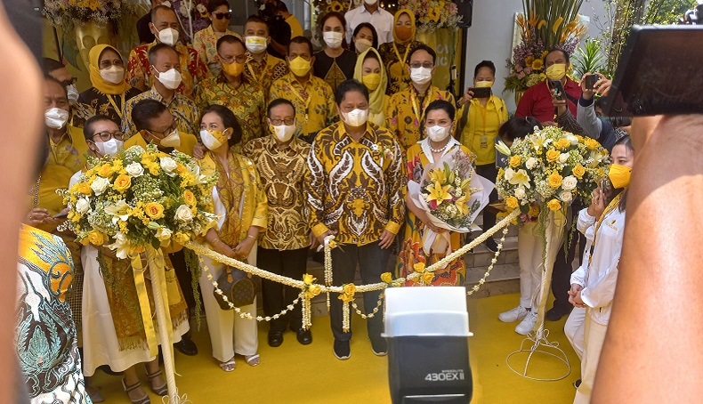 HUT ke-57 Partai Golkar, Airlangga Resmikan Yellow Clinic di Kantor DPP 