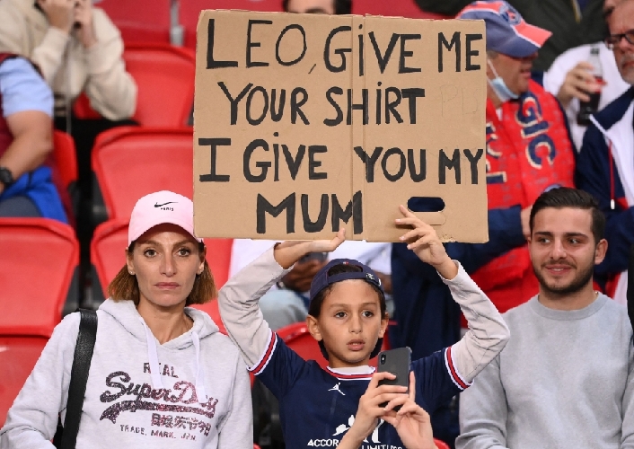 Viral Fans Bocah PSG Minta Jersey Lionel Messi Ditukar Sama Ibunya