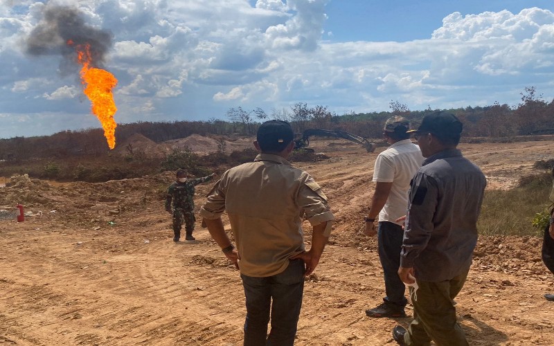 Hari Ke-10, Api Ledakan Sumur Minyak Ilegal di Muba Masih Berkobar