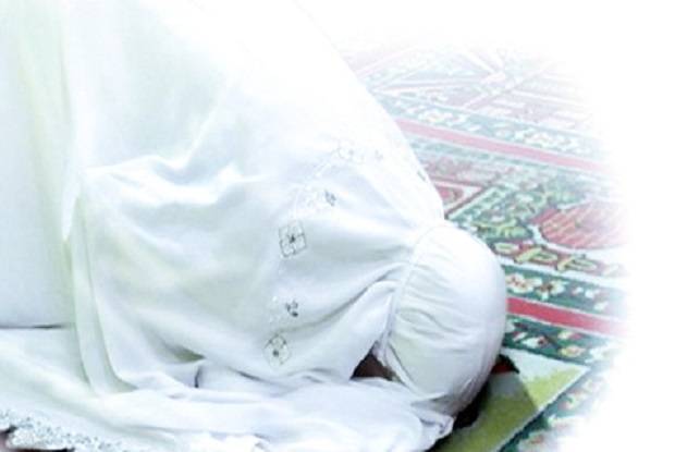 Tata Cara Melaksanakan Sujud Tilawah Lengkap Bacaan Niat & Doa serta Artinya