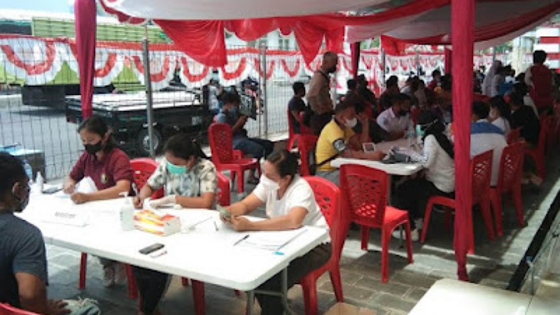 Polres Bersama Dinkes Bitung Gelar Vaksinasi Turun Ke Jalan