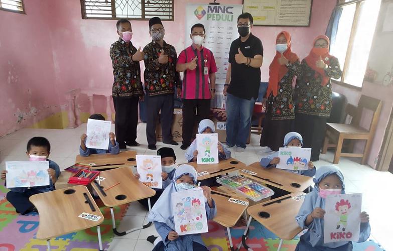 MNC Peduli Salurkan Bantuan Peralatan Perpustakaan ke Madrasah Ibtidaiyah Mlilir Bandungan