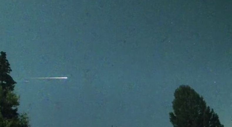 Satelit Mata-Mata Rusia Jatuh Lintasi Langit AS seperti Bola Api