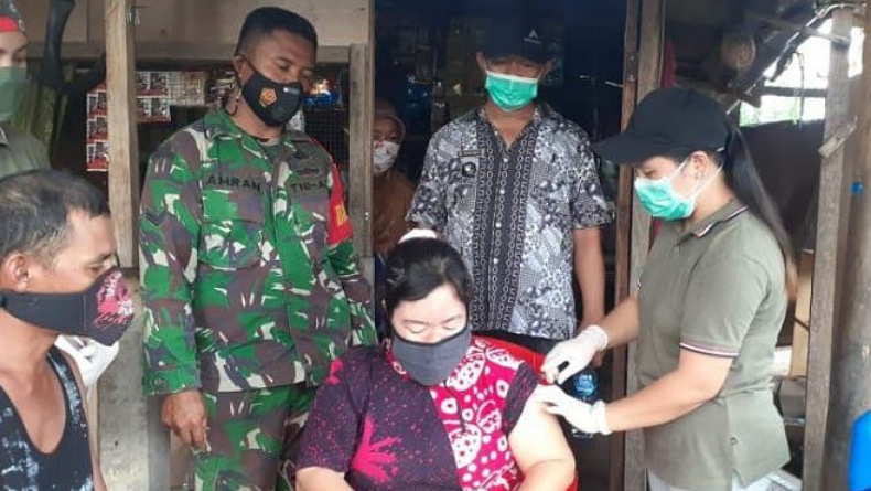 Target Vaksinasi Covid-19 di Minahasa Tenggara Rendah, Nakes Datangi Rumah Warga 
