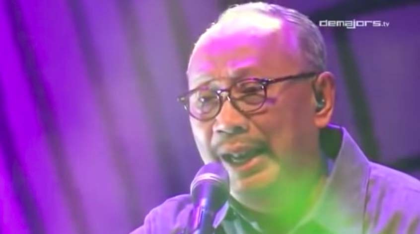 Chord Gitar dan Lirik Lagu Titip Rindu Buat Ayah by Ebiet G Ade, Maknanya Bikin Hati Terharu 