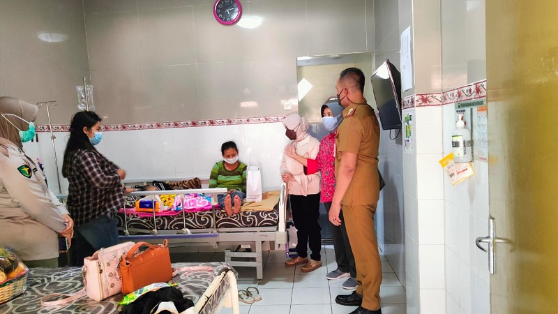 Balita yang Disiksa Calon Ayah Tiri di Batu Terus Menangis Kesakitan 