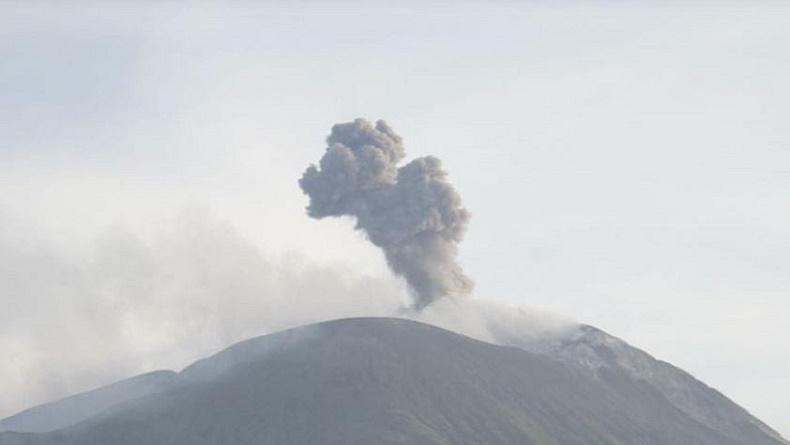 Gunung Ile Lewotolok Erupsi 2 Kali, Letusan Disertai Suara Gemuruh