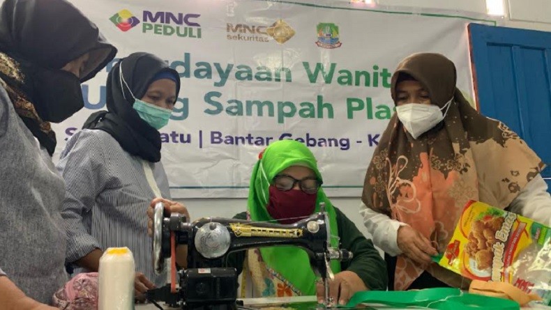 Pemberdayaan Perempuan, MNC Peduli Gelar Pelatihan Pengolahan Sampah dan Menjahit
