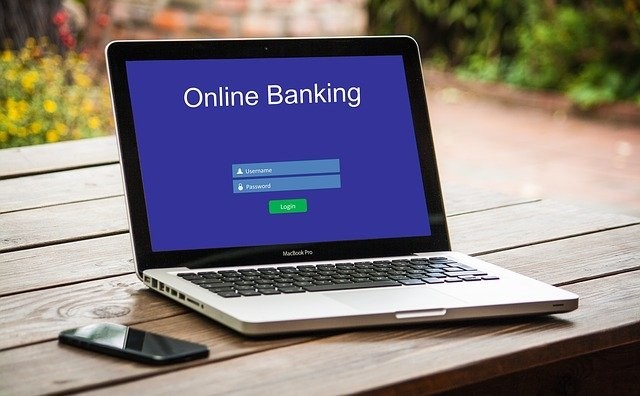 OJK: 2.593 Kantor Bank Tutup, Transaksi Mobile dan Internet Banking Naik 300 Persen