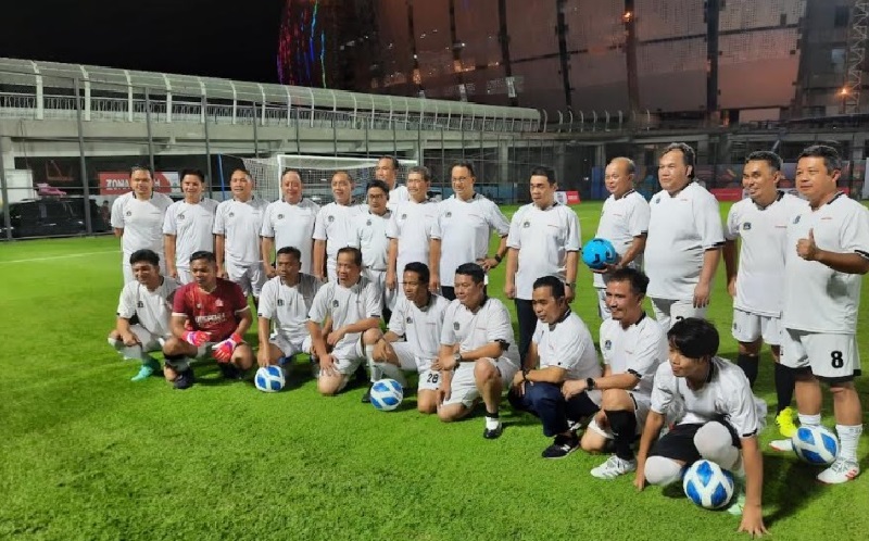 Anies dan Riza Patria Lawan Anggota DPRD di Jakarta International Stadium