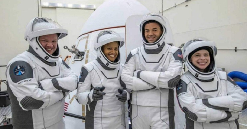 SpaceX Temukan Cara untuk Perbaiki Masalah Toilet Crew Dragon