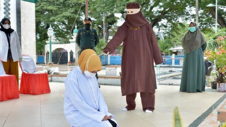 Langgar Syariat Islam, 3 Pasangan Laki-Laki dan Perempuan di Sabang Dihukum Cambuk