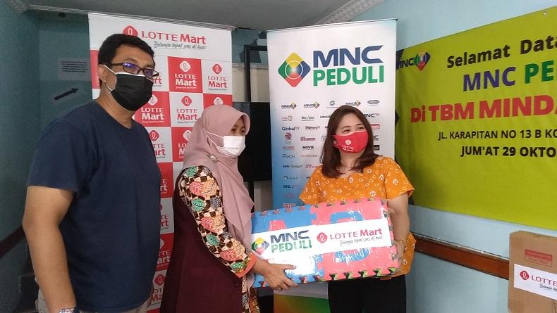 MNC Peduli dan Lotte Mart Bantu Alat Tulis-Baca untuk TBM Minda Smart Bandung