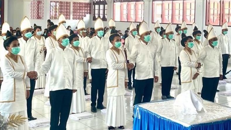 Mengharukan, 20 Pasangan Kurang Mampu di Sangihe Ikut Nikah Massal 